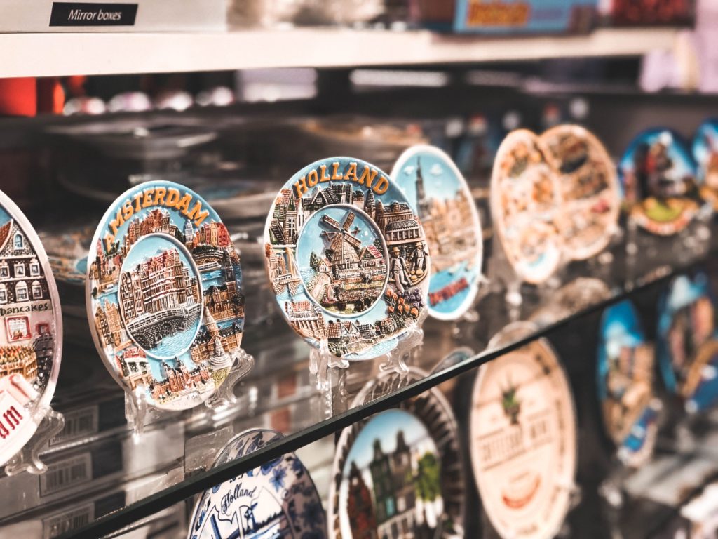 Best Ways to Protect Fragile Souvenirs in Your Suitcase Traveler Dreams