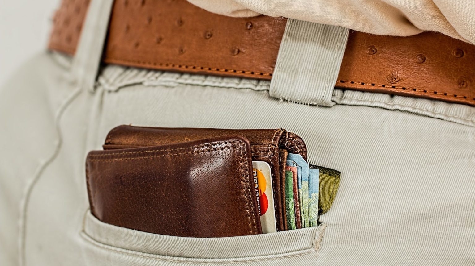How to Avoid Pickpockets While Traveling Traveler Dreams
