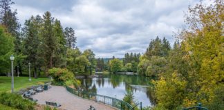 Drake Park and Mirror Pond in downtown Bend Oregon.