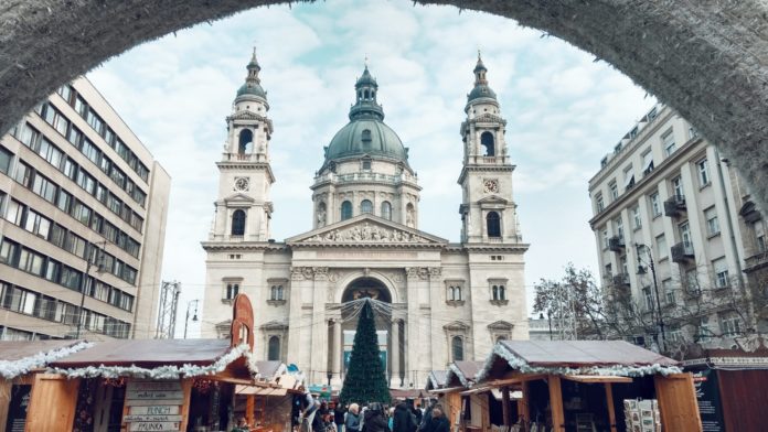 St. Stephen’s Basilica, Christmas Market in Budapest, Hungary.