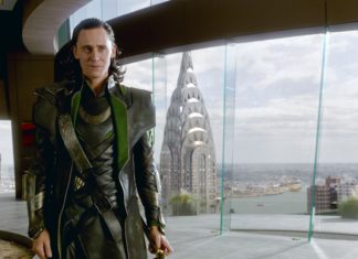 Tom Hiddleston in "The Avengers", with the backdrop of NYC.