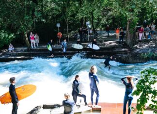 Eisbach, English Gardens, Munich