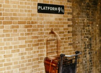 Platform 9 3/4 in London, England