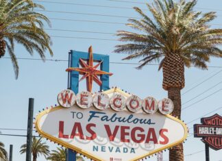 Welcome to Fabulous Las Vegas Sign, Las Vegas Boulevard South, Las Vegas, Nevada, USA